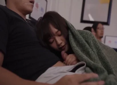 Vụng trộm với cô em họ khiến tôi không thể rời mắt