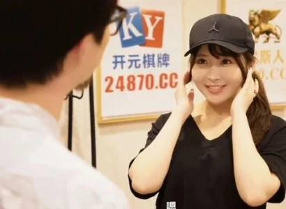 Cô gái giao hàng dễ tính dễ tính khi trao đổi