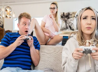 người con gái bị bạn thân cướp người yêu ngay khi đang mải chơi game