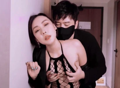 Chị vợ bán mình cho sếp để trả nợ cho chồng