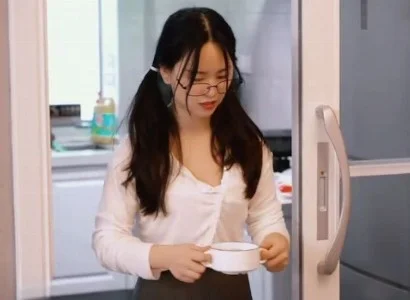 Gái gọi được người đàn ông trung niên chăm sóc