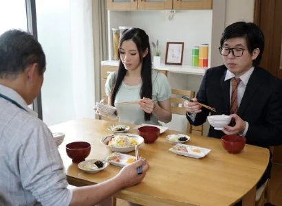 Con dâu quá nứng banh vùng kín cho bố chồng chén