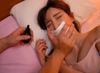 Tôi đánh thuốc mê cô em họ xinh đẹp để quan hệ